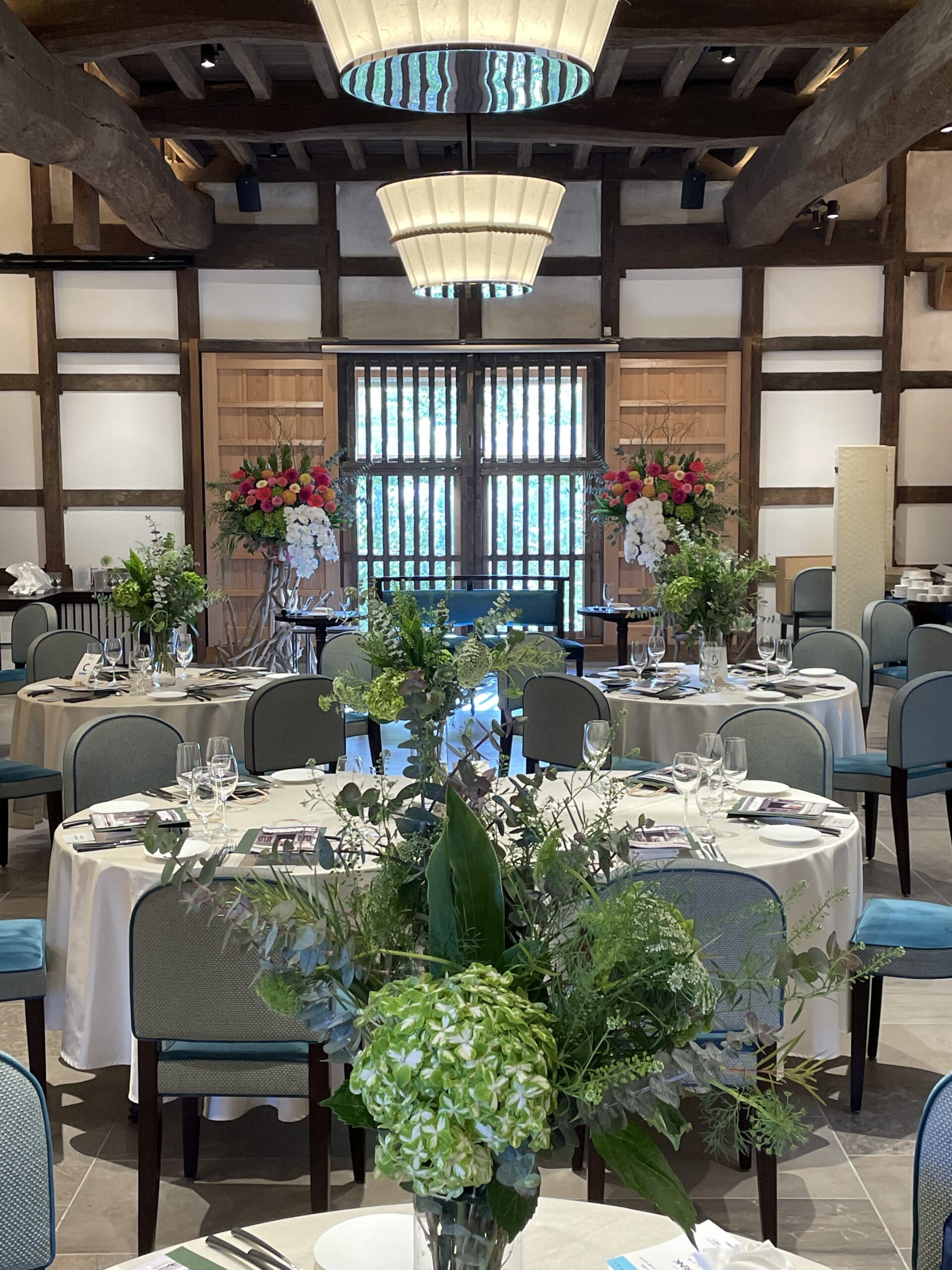 メインバック装花とフラワービュッフェ